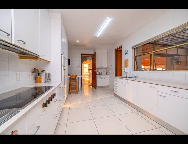 5 BEDROOM FREEHOLD FOR SALE IN NORTHCLIFF